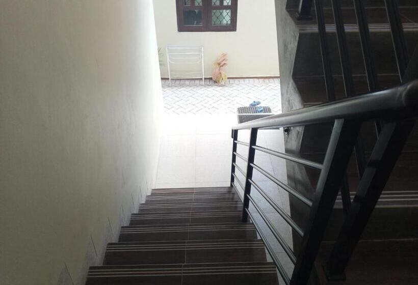 فندق Capital O 93116 Srawung Family Homestay Syariah