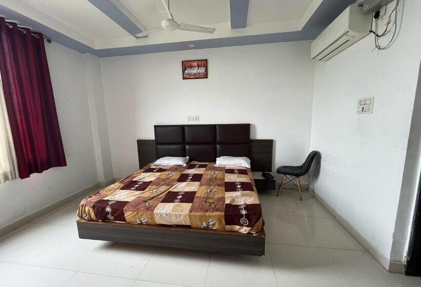 בית מלון כפרי Collection O Sheela Resort