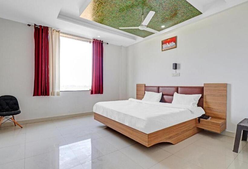 בית מלון כפרי Collection O Sheela Resort