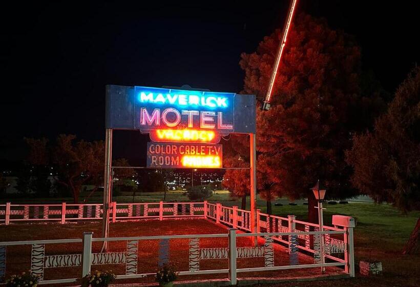 فنادق الكبسولة Maverick Motel