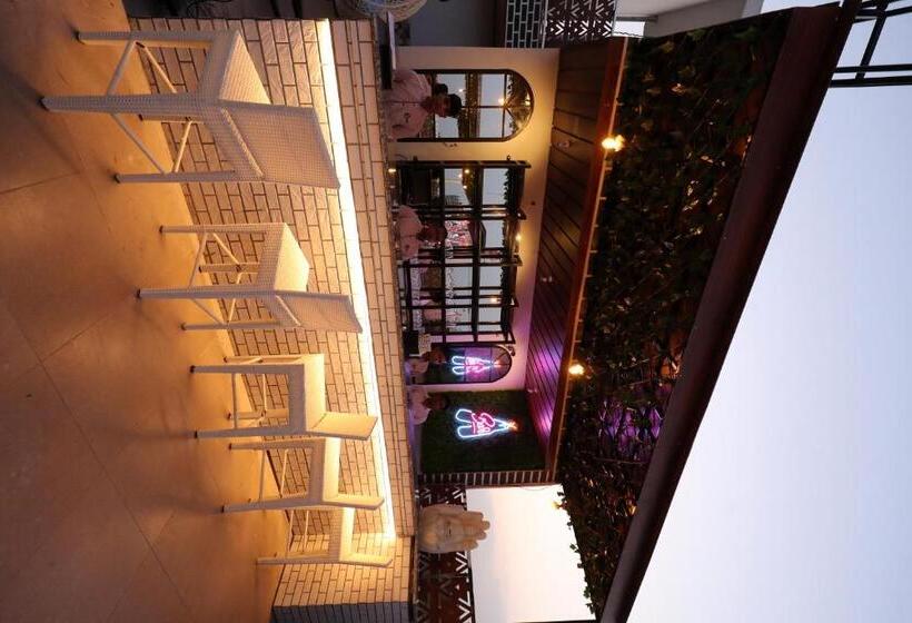 هتل Crown Ceremonies