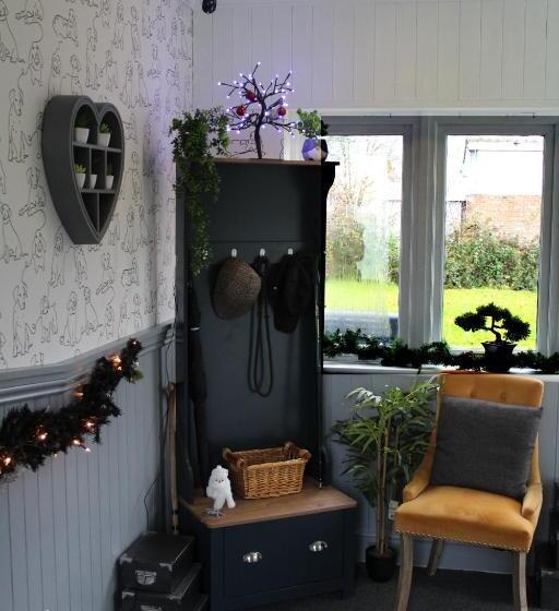 Отель Dog And Partridge Inn