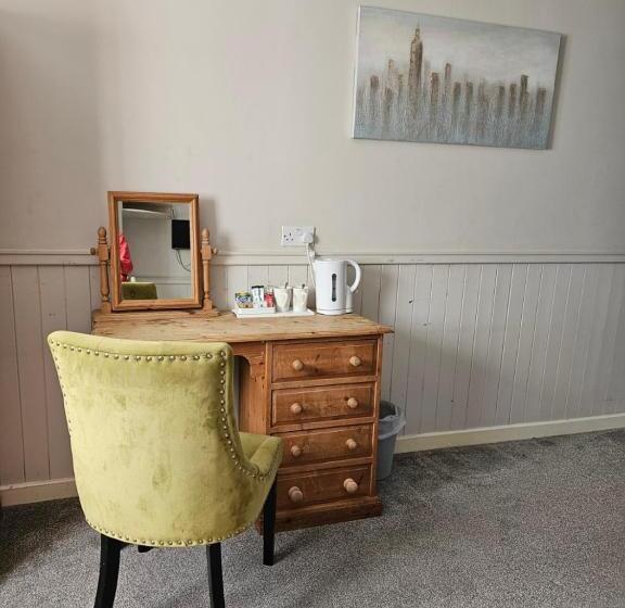 Отель Dog And Partridge Inn