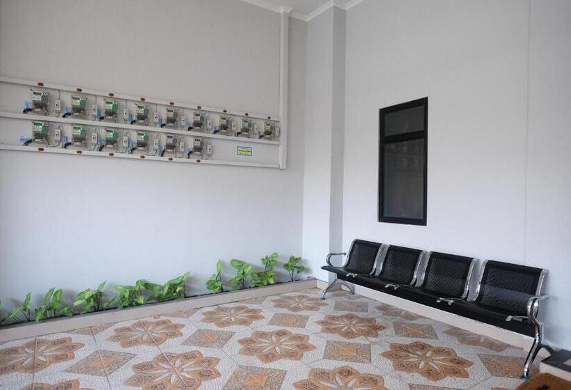 ホテル Dr Living Syariah Solo Mitra Reddoorz