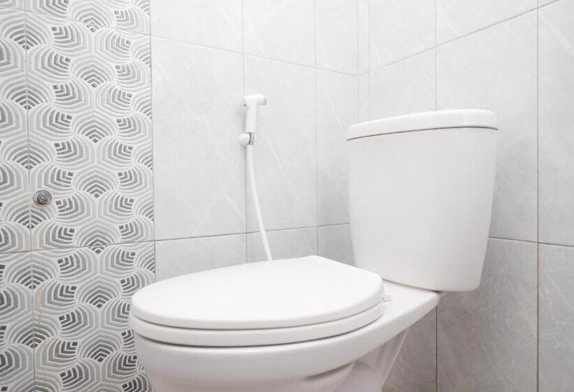 ホテル Dr Living Syariah Solo Mitra Reddoorz