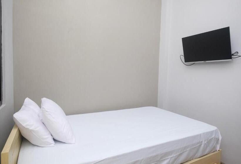 ホテル Dr Living Syariah Solo Mitra Reddoorz