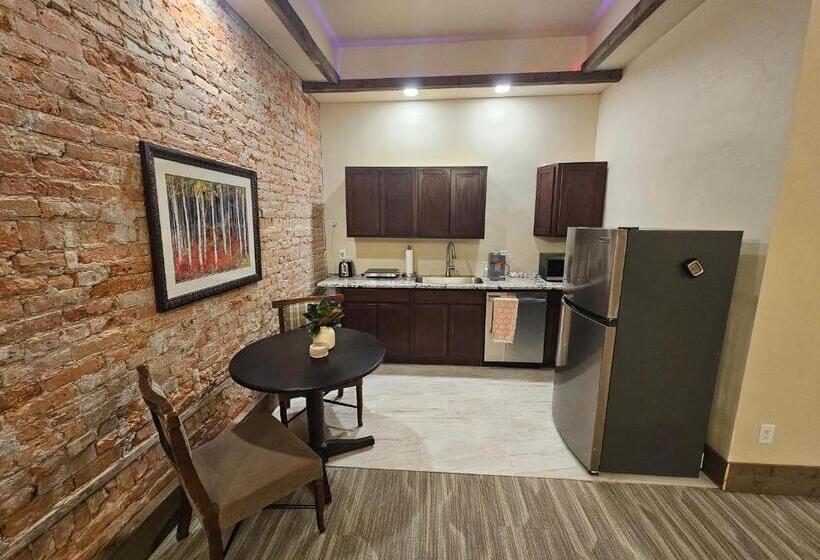 هتل Eaglescape Suites And Event Center