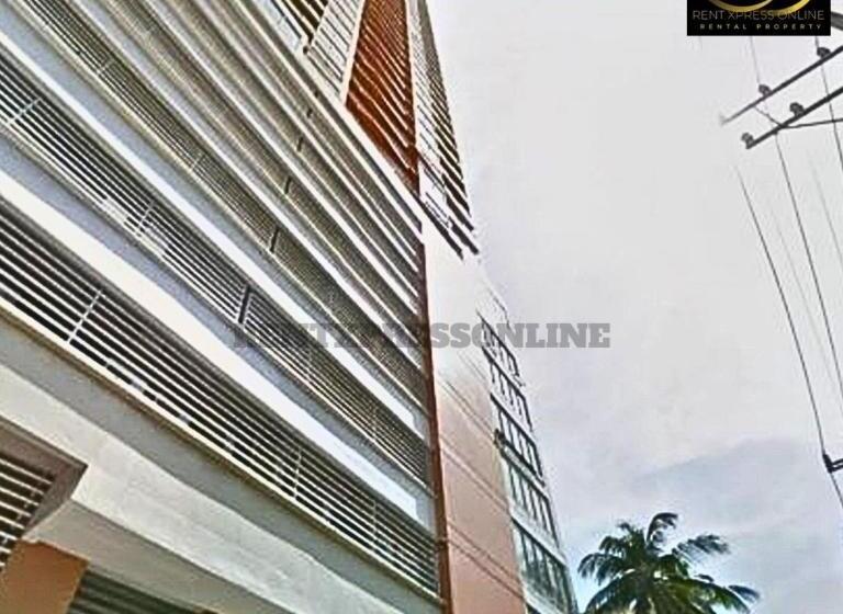 هتل Near Us Embassy X Free Unlimited Pool, Massage & Sauna Access X Promo This Month! Explore Deluxe Stu