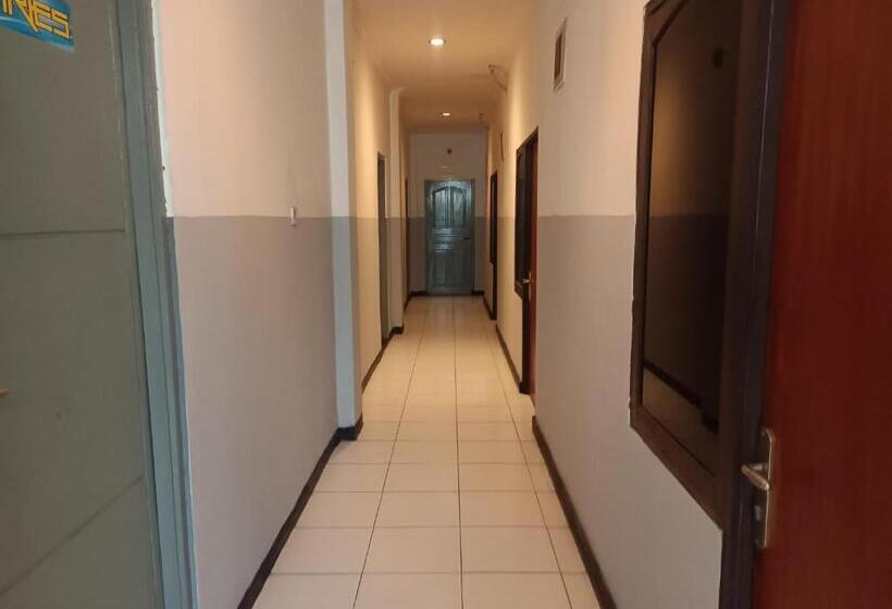 Отель Oyo 93090 Multi Plus Inn