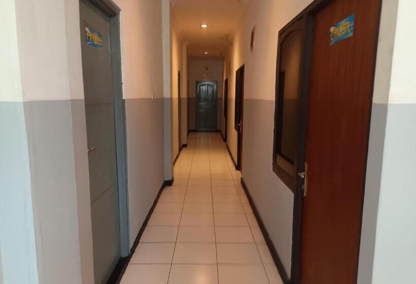 Отель Oyo 93090 Multi Plus Inn