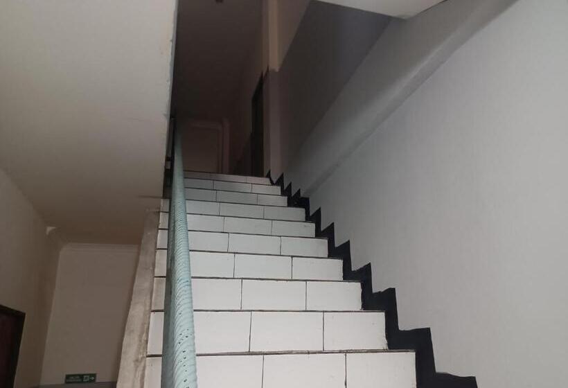 Отель Oyo 93090 Multi Plus Inn