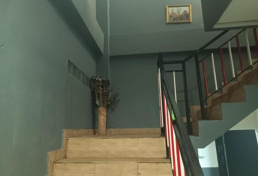 בית מלון כפרי Oyo 93117 Penginapan Tiga Dara