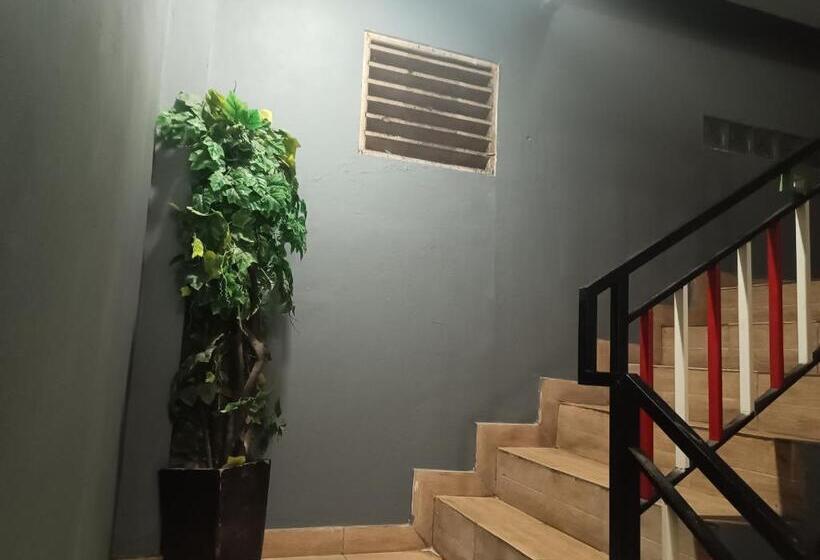 בית מלון כפרי Oyo 93117 Penginapan Tiga Dara