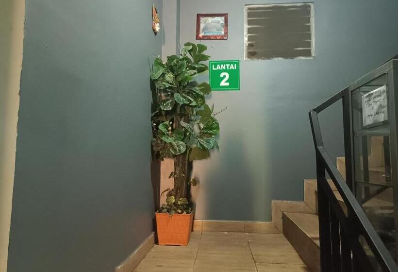 בית מלון כפרי Oyo 93117 Penginapan Tiga Dara