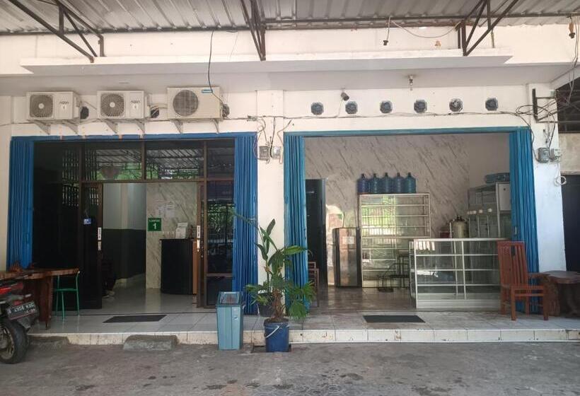 בית מלון כפרי Oyo 93117 Penginapan Tiga Dara