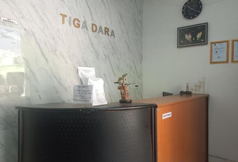 בית מלון כפרי Oyo 93117 Penginapan Tiga Dara