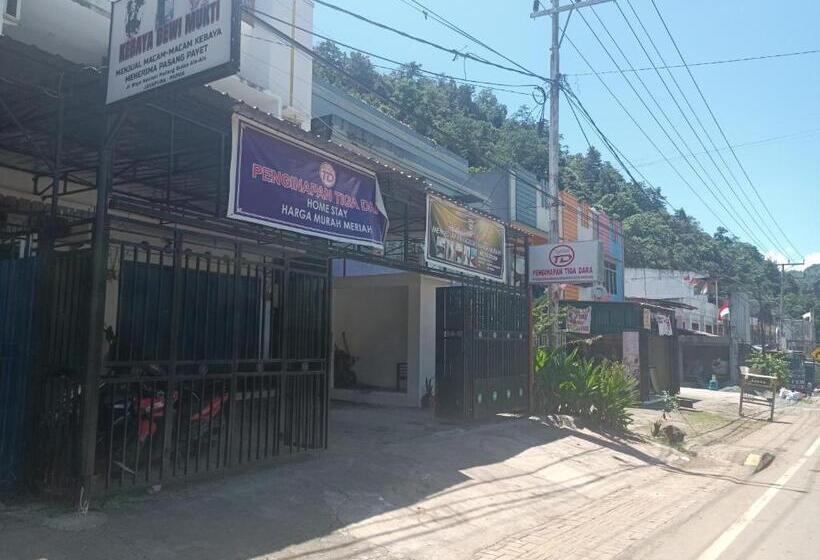 בית מלון כפרי Oyo 93117 Penginapan Tiga Dara