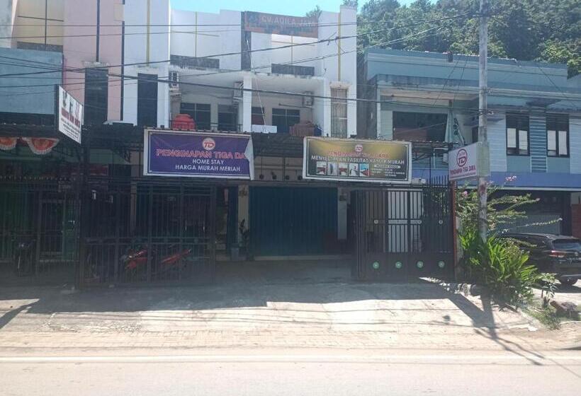 בית מלון כפרי Oyo 93117 Penginapan Tiga Dara