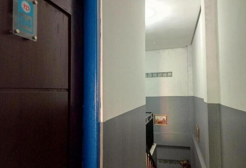 בית מלון כפרי Oyo 93117 Penginapan Tiga Dara