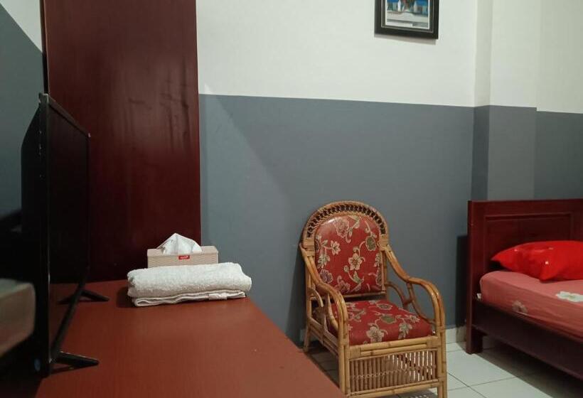 בית מלון כפרי Oyo 93117 Penginapan Tiga Dara