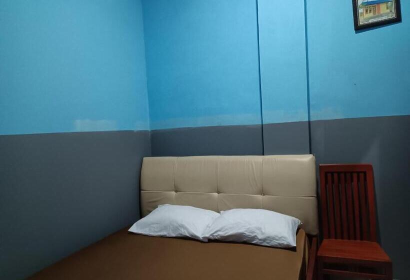 בית מלון כפרי Oyo 93117 Penginapan Tiga Dara