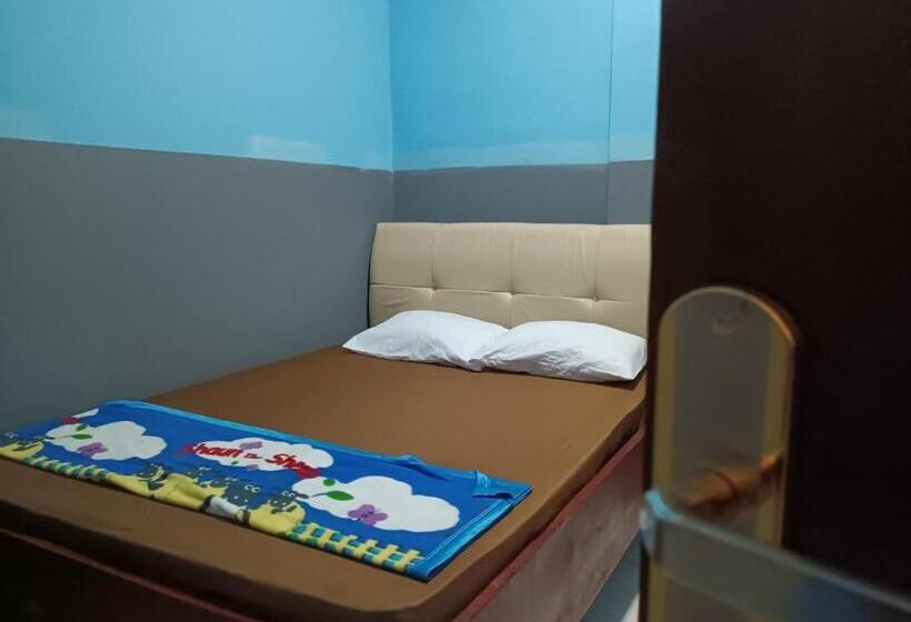 בית מלון כפרי Oyo 93117 Penginapan Tiga Dara