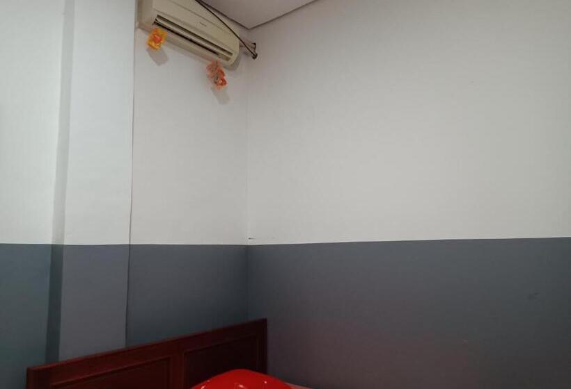 בית מלון כפרי Oyo 93117 Penginapan Tiga Dara