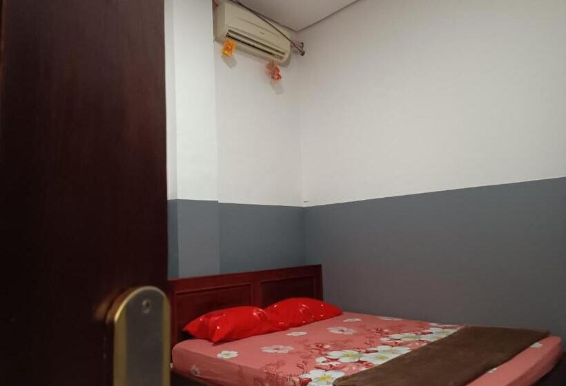 בית מלון כפרי Oyo 93117 Penginapan Tiga Dara