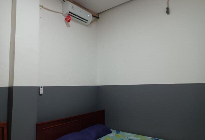 בית מלון כפרי Oyo 93117 Penginapan Tiga Dara