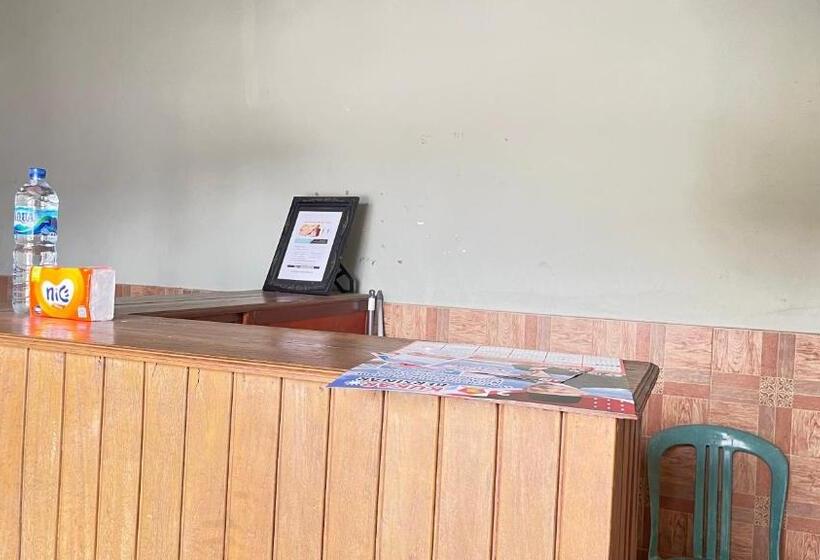 호텔 Oyo 93119 Guest House Leo Patra