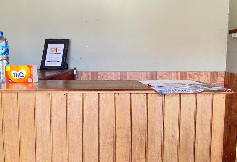 호텔 Oyo 93119 Guest House Leo Patra