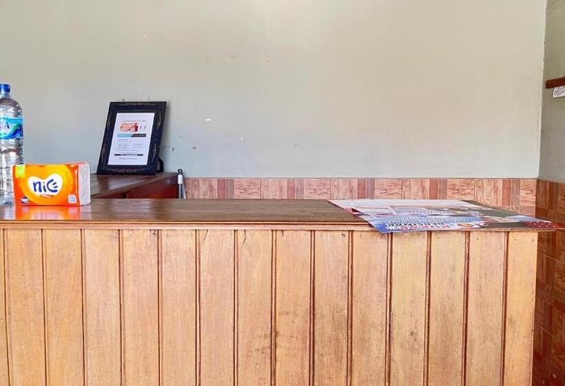 호텔 Oyo 93119 Guest House Leo Patra