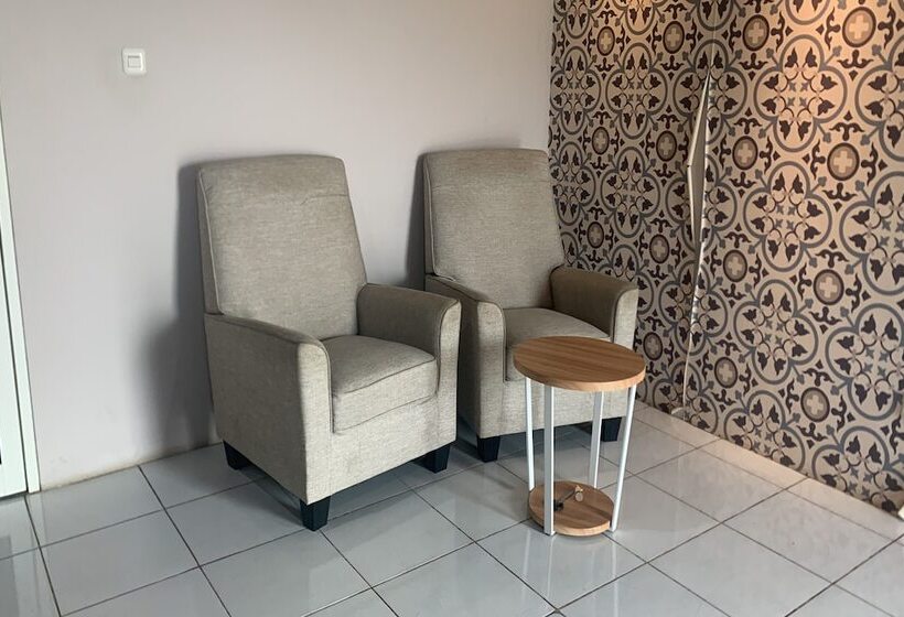 酒店 Oyo 93122 Pondok Puti Sartika Syariah