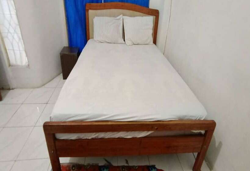 酒店 Oyo 93122 Pondok Puti Sartika Syariah