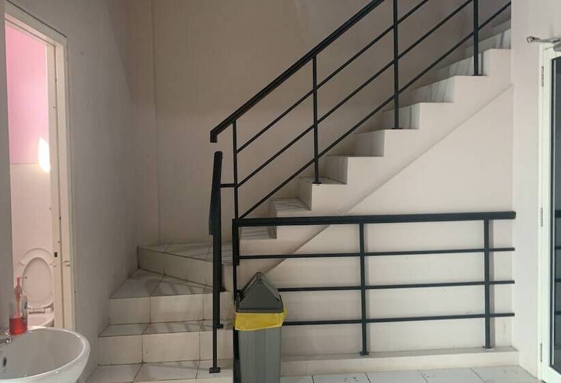 酒店 Oyo 93122 Pondok Puti Sartika Syariah