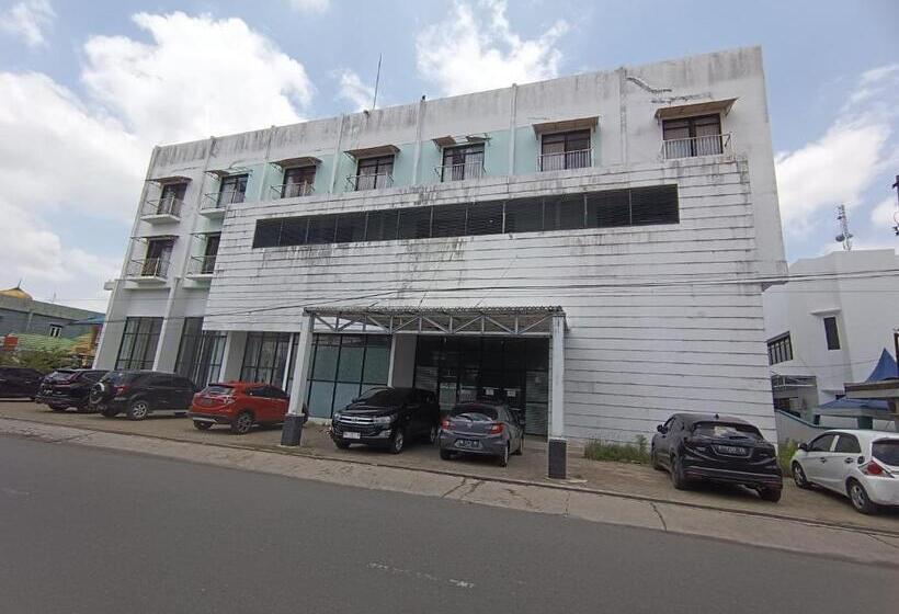 Отель Oyo 93123 Wisma Hamalau Syariah