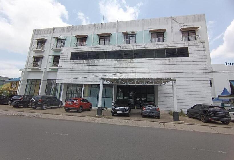 Отель Oyo 93123 Wisma Hamalau Syariah