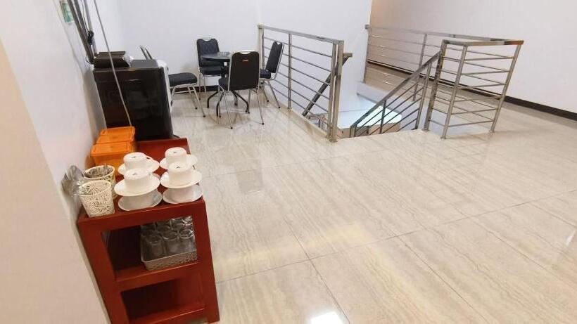 Отель Oyo 93123 Wisma Hamalau Syariah