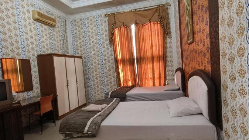 Отель Oyo 93123 Wisma Hamalau Syariah