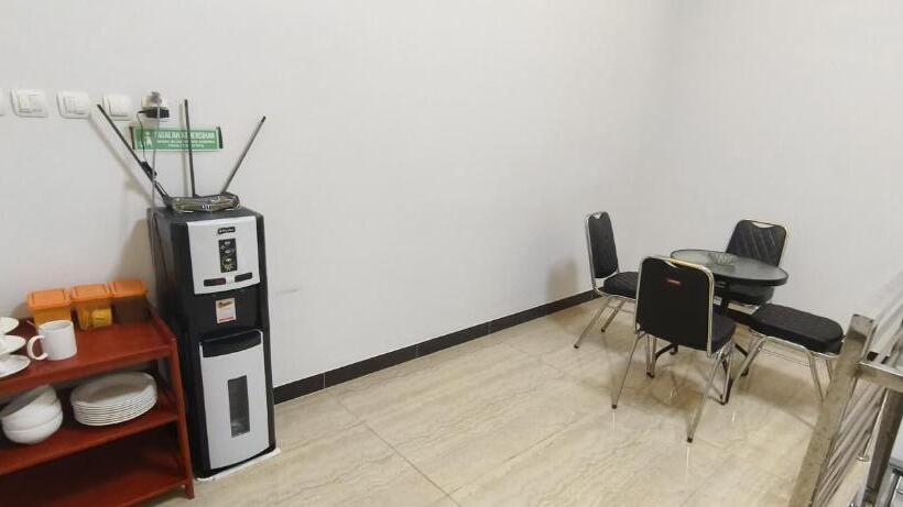 هتل Oyo 93123 Wisma Hamalau Syariah