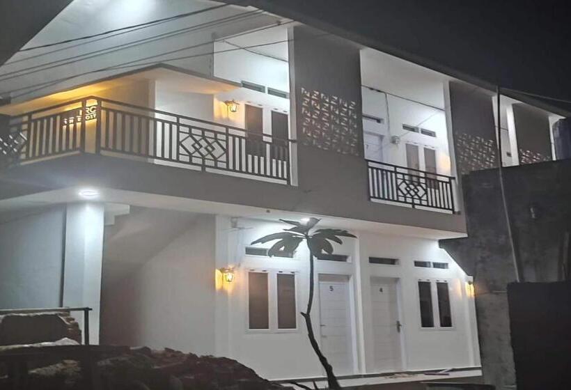 Отель Oyo 93126 Nrc White House