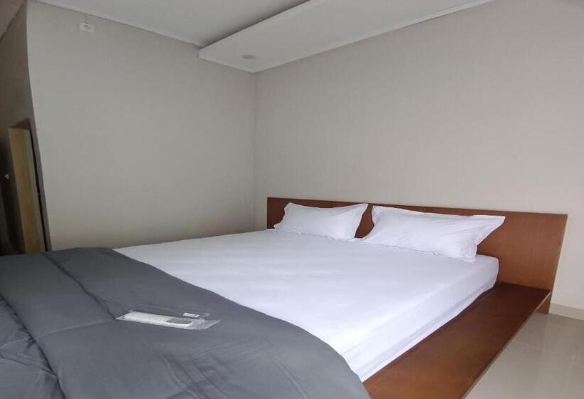 Отель Oyo 93126 Nrc White House