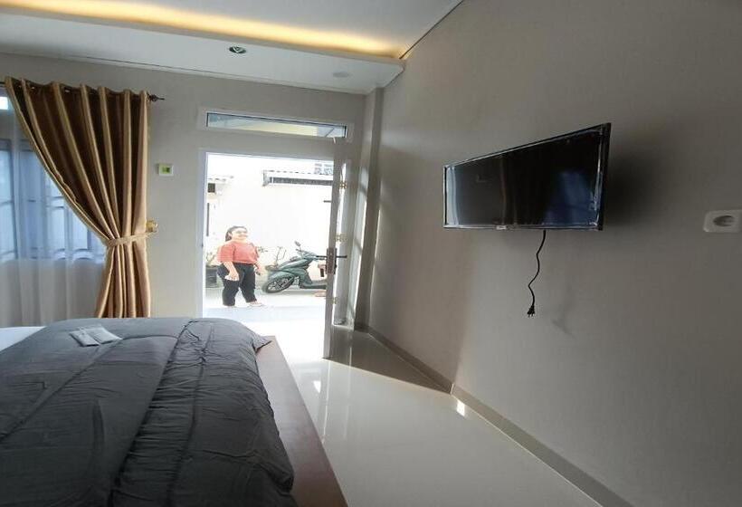 Отель Oyo 93126 Nrc White House