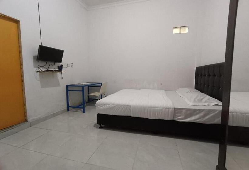 Отель Oyo 93126 Nrc White House