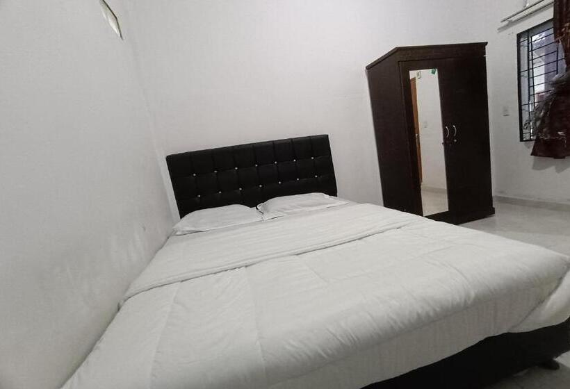 Отель Oyo 93126 Nrc White House