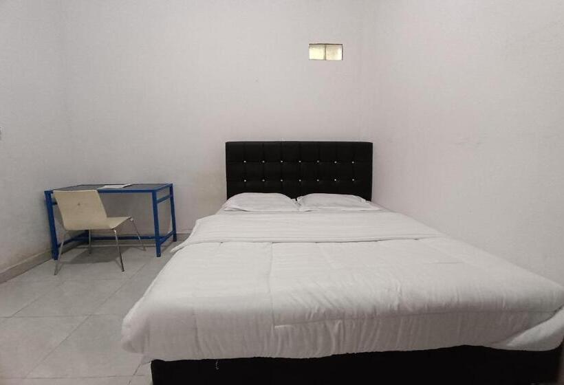 Отель Oyo 93126 Nrc White House