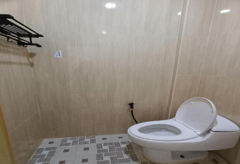 Отель Oyo 93126 Nrc White House