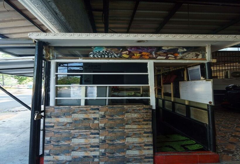 호텔 Oyo 93132 Modom Homestay