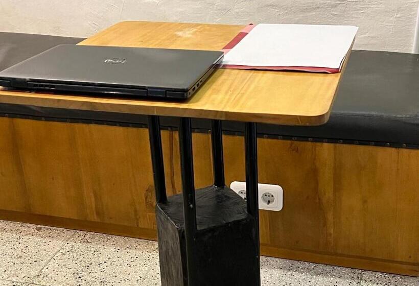 호텔 Oyo 93137 Kost Maharaja