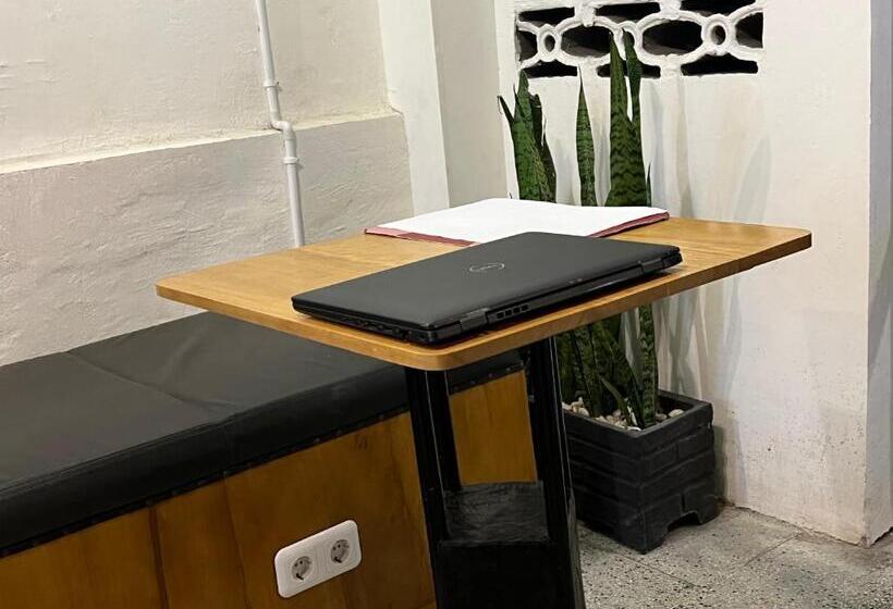 호텔 Oyo 93137 Kost Maharaja